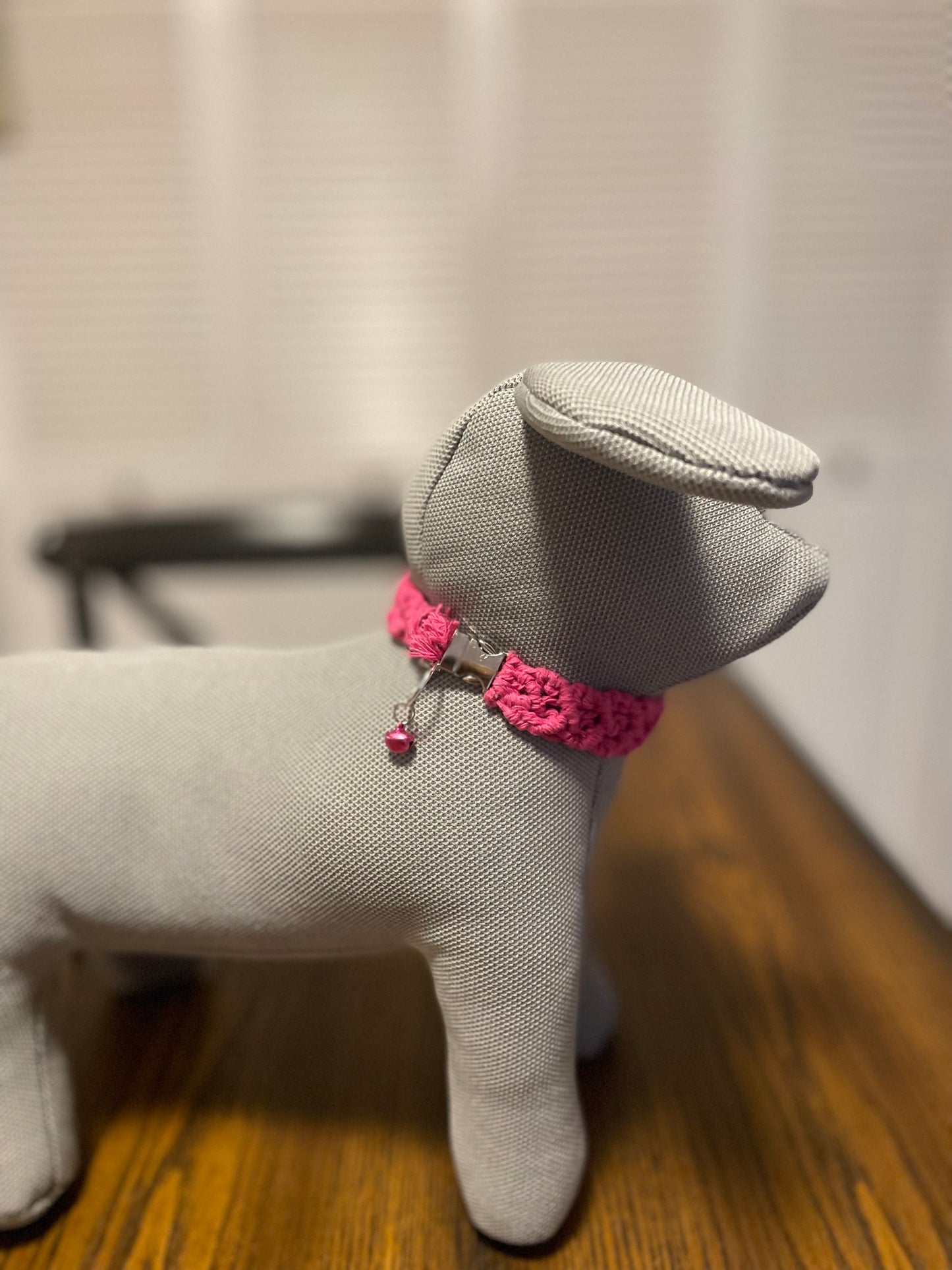 Collar pequeño tejido rosa