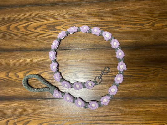 Correa para mascota flores moradas