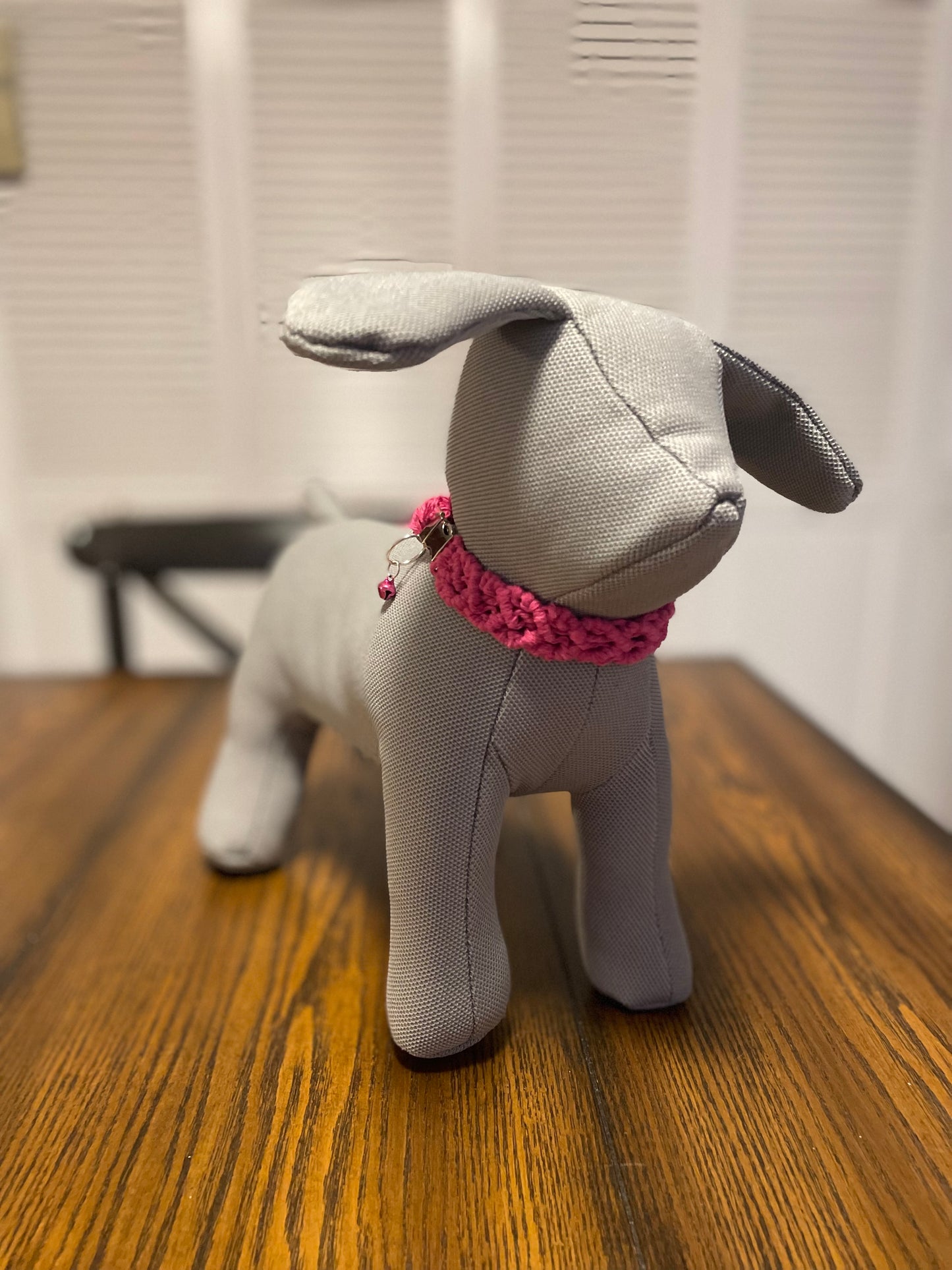 Collar pequeño tejido rosa